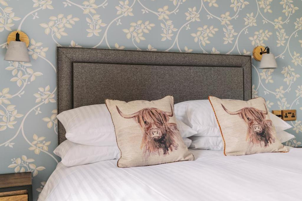 The Blind Bull Hotel Little Hucklow Екстериор снимка