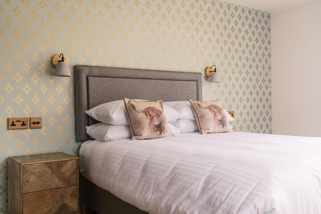 The Blind Bull Hotel Little Hucklow Екстериор снимка