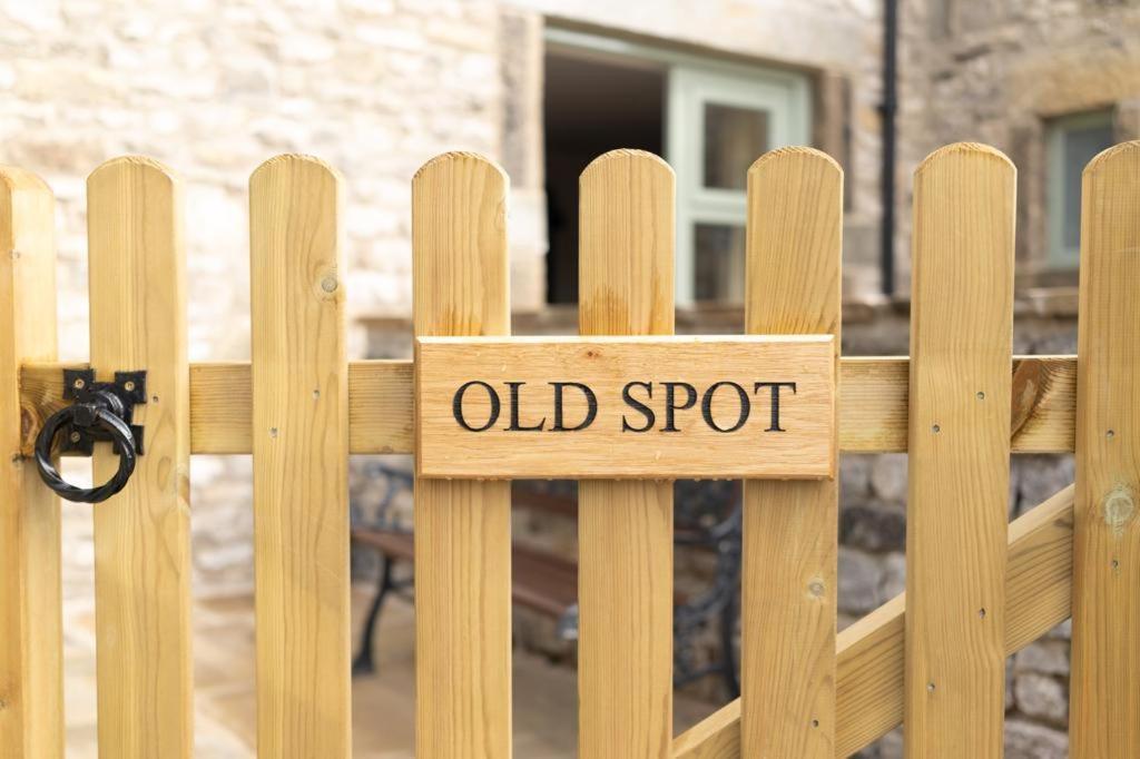 The Blind Bull Hotel Little Hucklow Екстериор снимка
