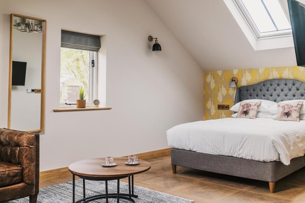 The Blind Bull Hotel Little Hucklow Екстериор снимка